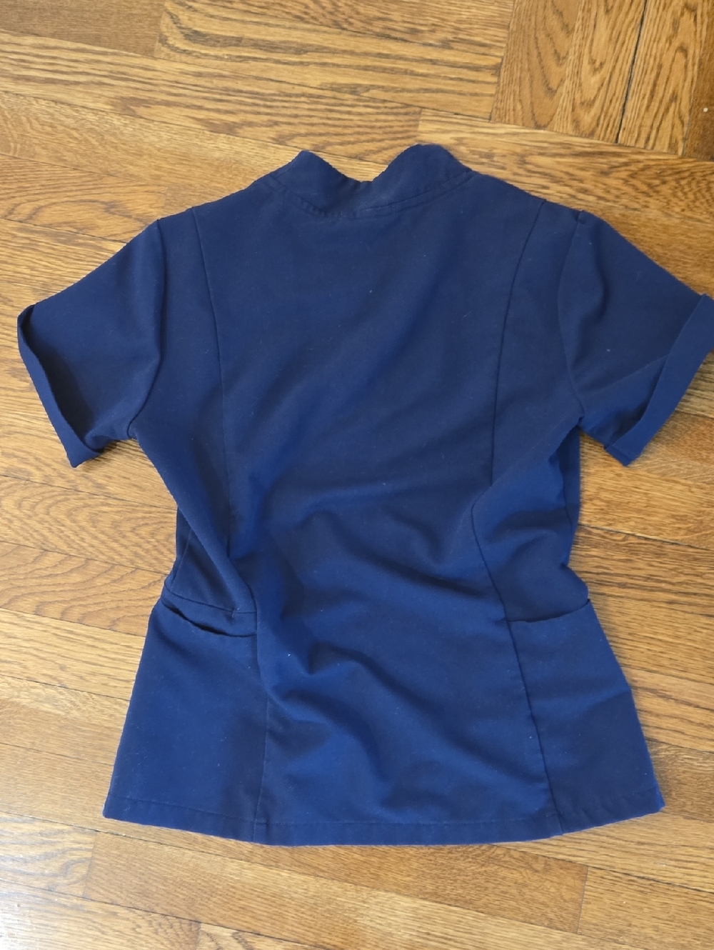FIGS Inala Slim Scrub Top 3 Pockets Invisible Zipper Navy Size XS - Picture 7 of 7